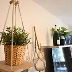 公寓 Cozy With Mountain Views *