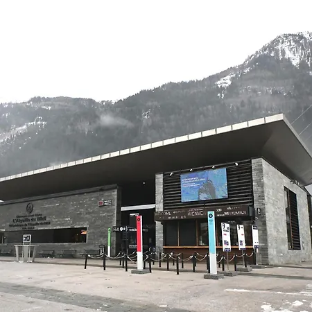 Cozy With Mountain Views 아파트 *