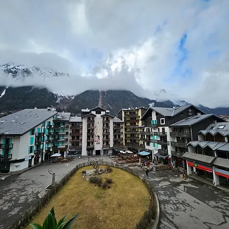 아파트 Cozy With Mountain Views