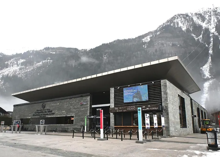 Cozy With Mountain Views 아파트 *